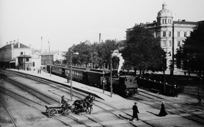 Tåg, semaforer och ställverkshus